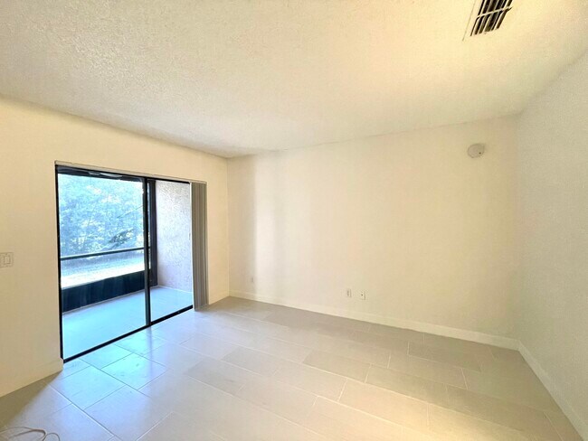 Building Photo - 2476 SE Garden Terrace