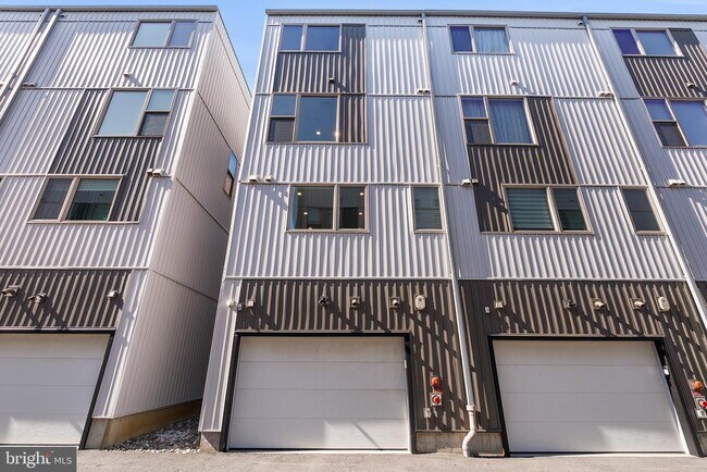 Building Photo - 3107 Birchview Walk