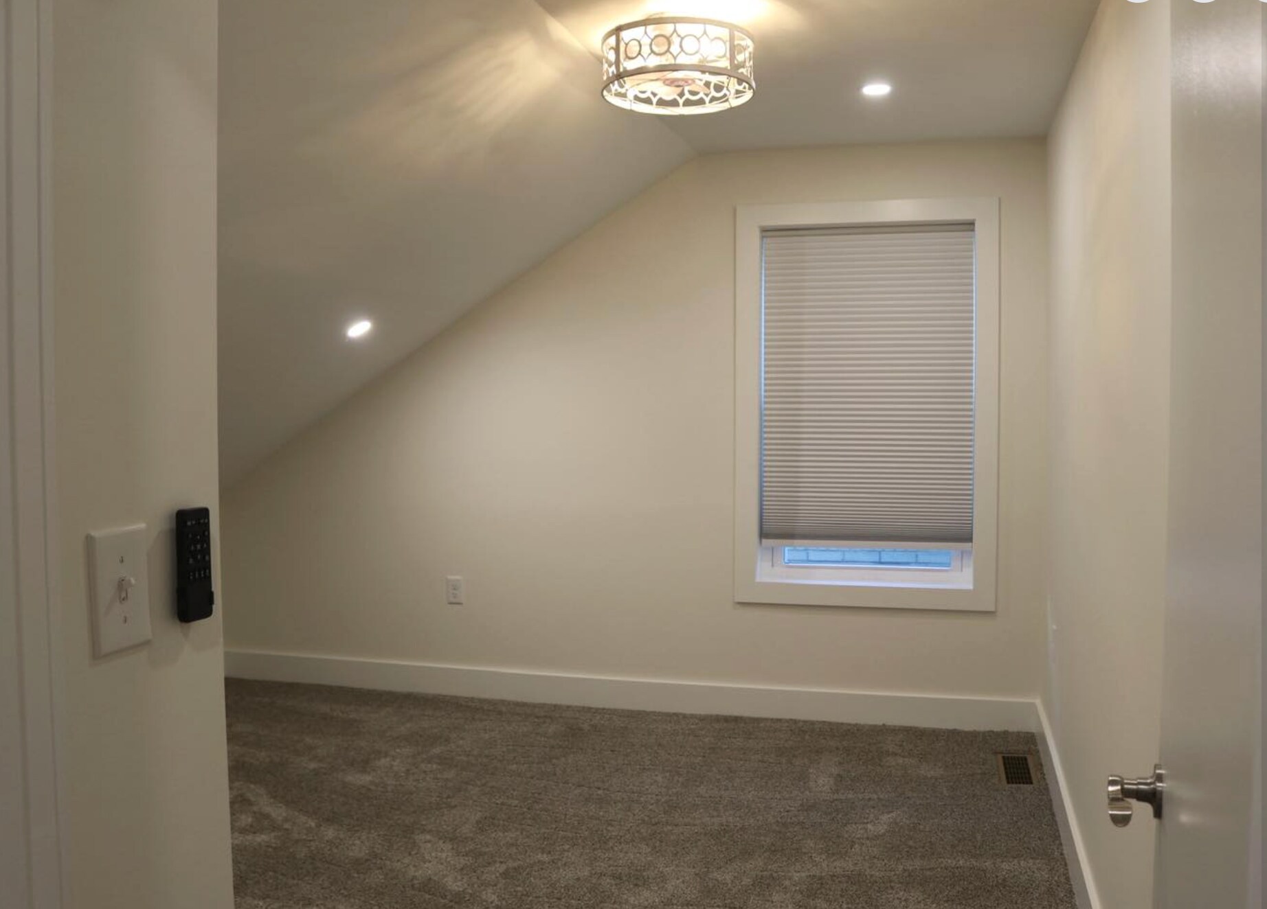 Building Photo - 108 W Market St