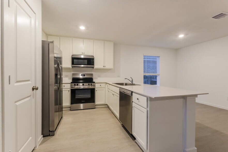 Building Photo - 15254 Abella Dr