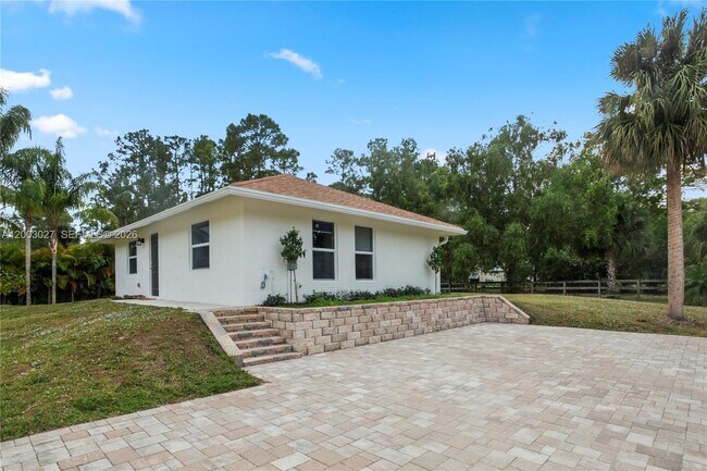 Building Photo - 12090 164th Ct N