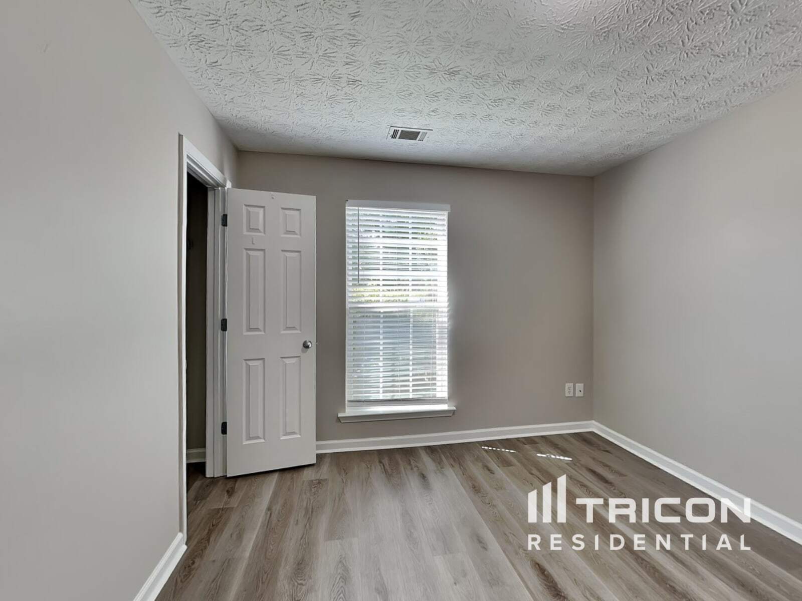 Building Photo - 1528 Cardinal Ln