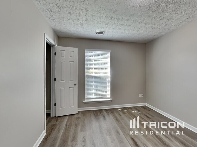 Building Photo - 1528 Cardinal Ln