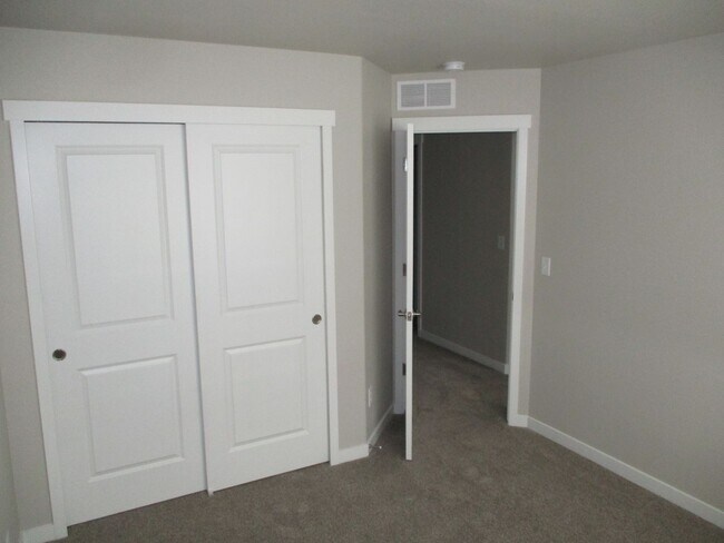 Building Photo - Brand New Construction Berthoud Property
