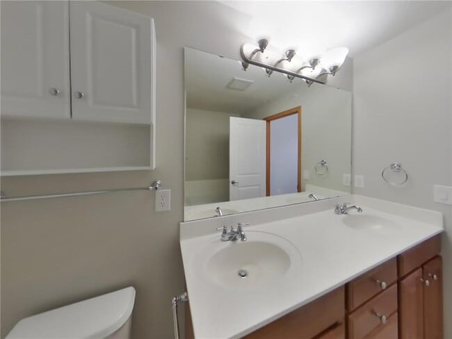 Building Photo - 1627 Fox Hunt Way