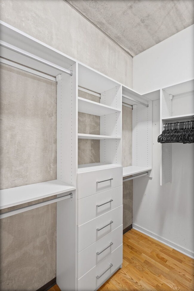 Building Photo - 630 N Franklin St