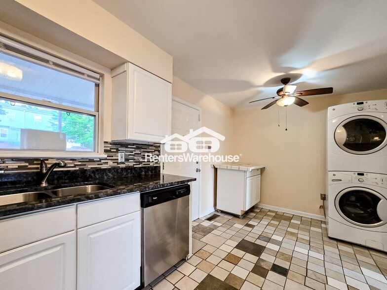 Building Photo - 813 W Leigh St