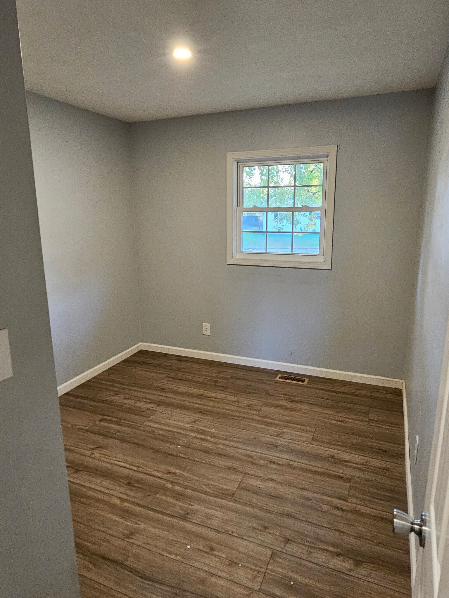 Building Photo - 471 Vincent Ave