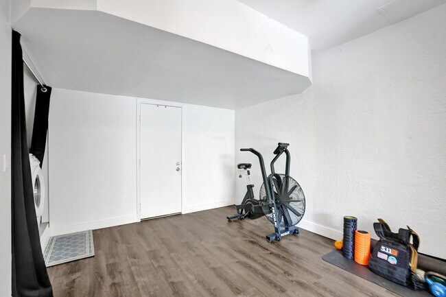 Building Photo - 9841 NW 9th Ct