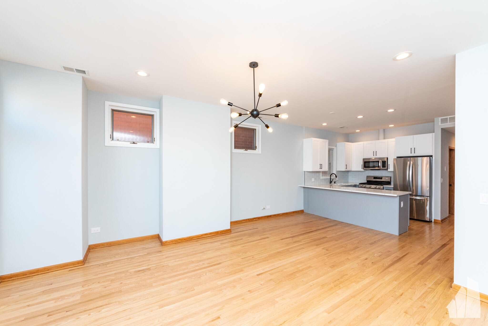 Building Photo - 2338 N Greenview Ave