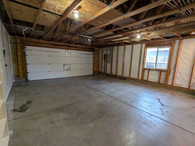 Building Photo - 61862 Avonlea Cir