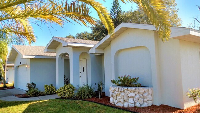 Building Photo - Seasonal Short-Term Single-Family Home located in Meadow Run at Jacaranda!