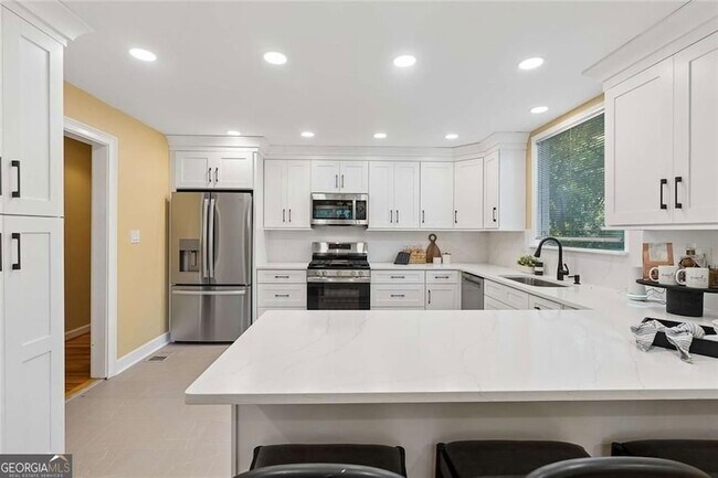 Building Photo - 805 Holmes St NW