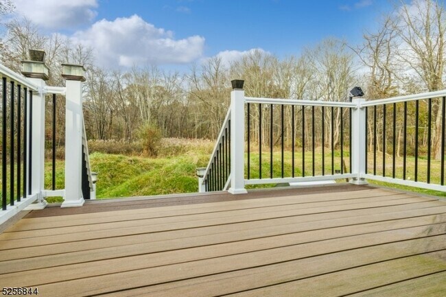 Building Photo - 48 Bellows Ln