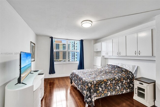 Building Photo - 2201 S Ocean Dr