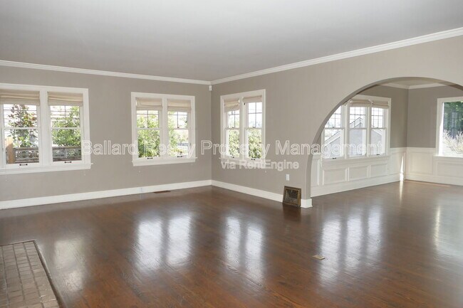 Building Photo - 3246 Conkling Pl W