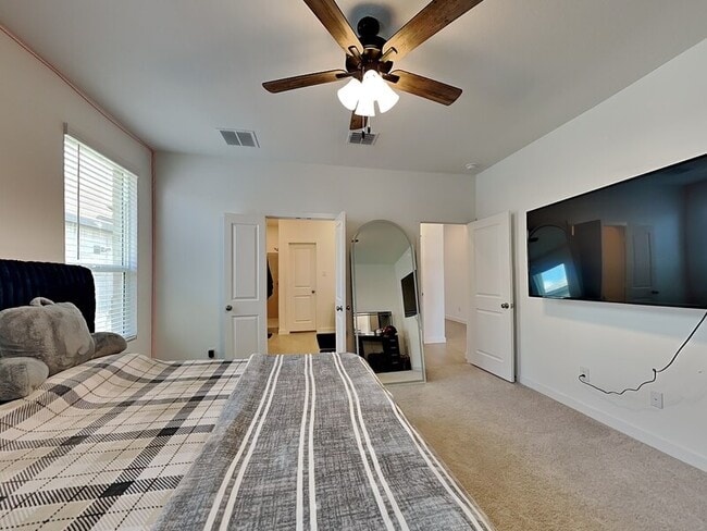 Building Photo - 2605 Conroe Rd