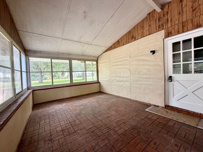 Building Photo - 1809 Richter Ln