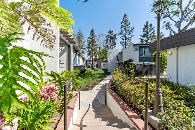 Building Photo - Hills at Hacienda Heights