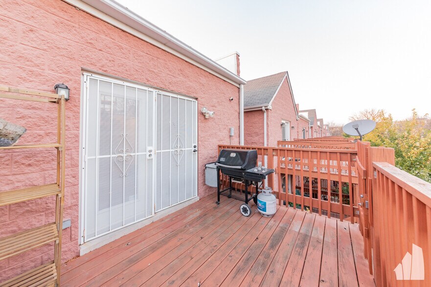 Building Photo - 1471 N Larrabee St