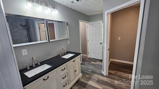 Building Photo - 355 Round Knob Church Rd