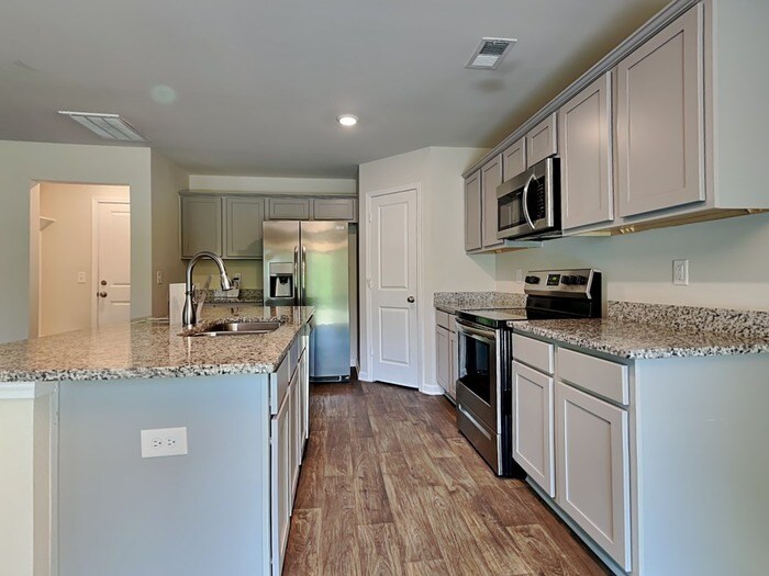 Building Photo - 105 Bent Holly Dr