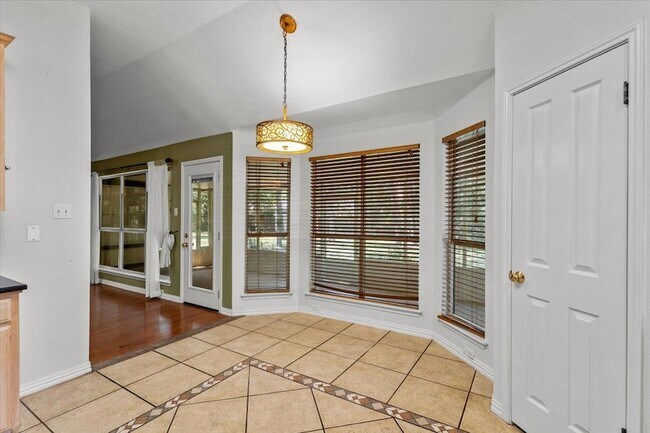 Building Photo - 10000 Brantley Bend