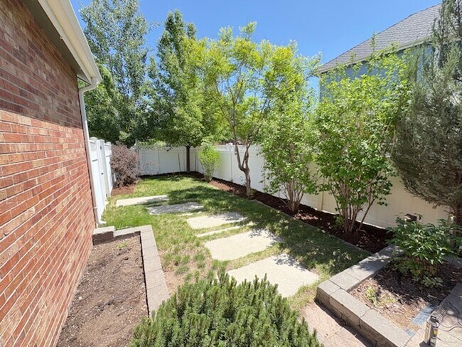 Building Photo - Wow - Lowry Stunner!  4 bed, 3.5 Bath, Fin...
