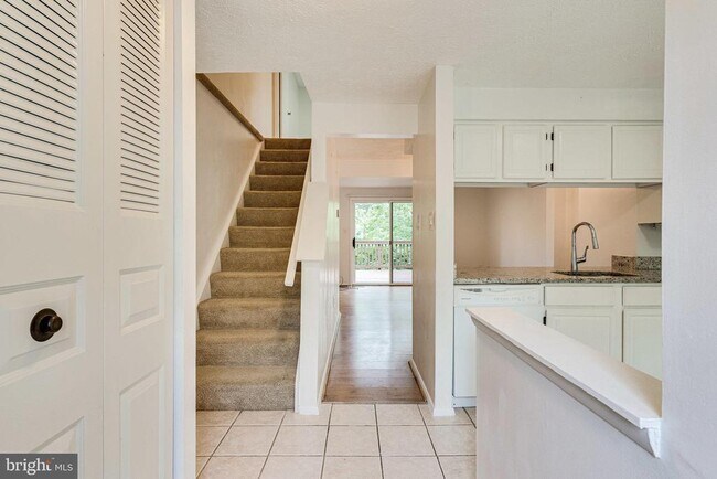 Building Photo - 2841 Shepperton Terrace