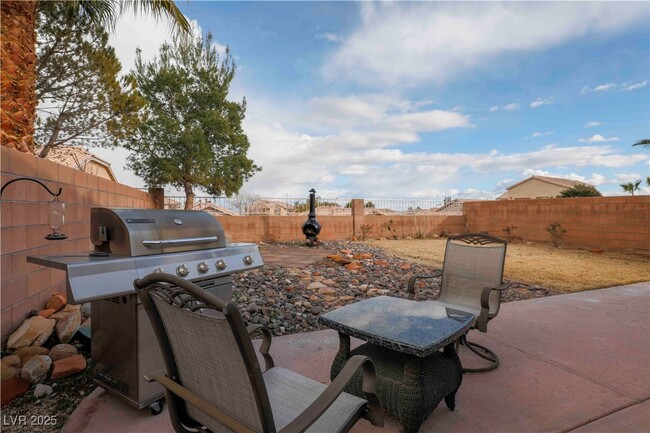 Building Photo - 304 Silver Castle St