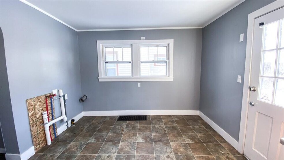 Kitchen nook with w/d hookup - 410 Seymour Ave