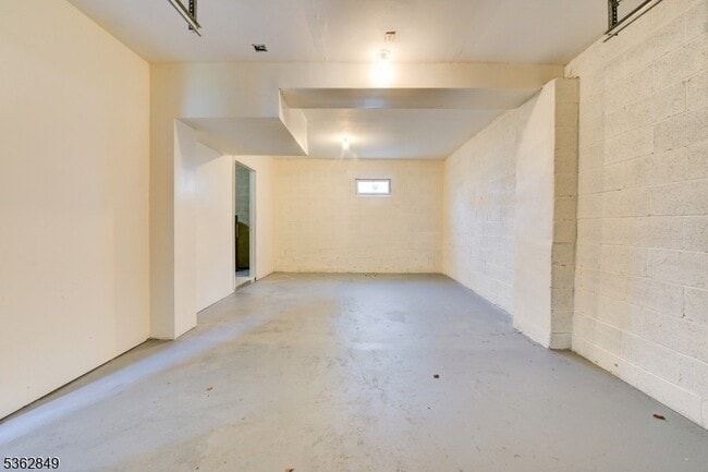 Building Photo - 145 S Arlington Ave