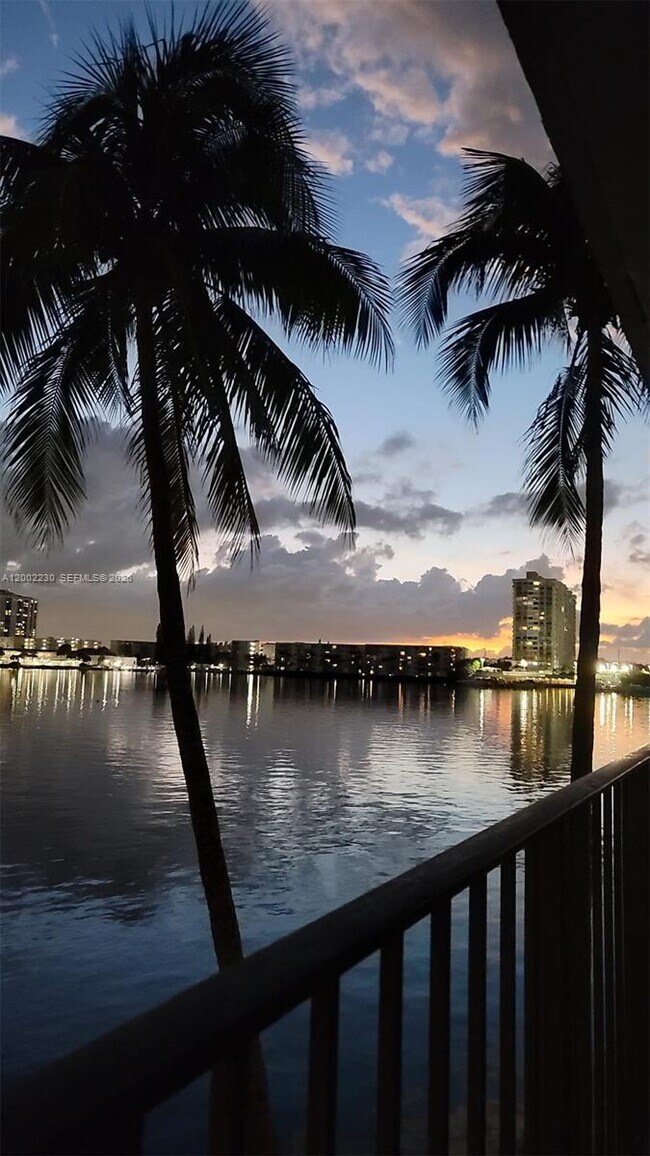 Building Photo - 18151 NE 31st Ct