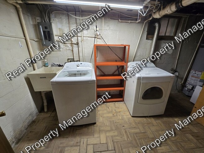 Building Photo - 2 Bedroom Duplex