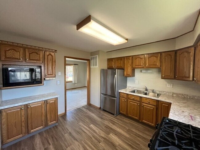 Building Photo - Single Family Home