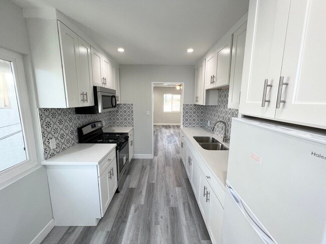 Building Photo - 4225 W 120th St