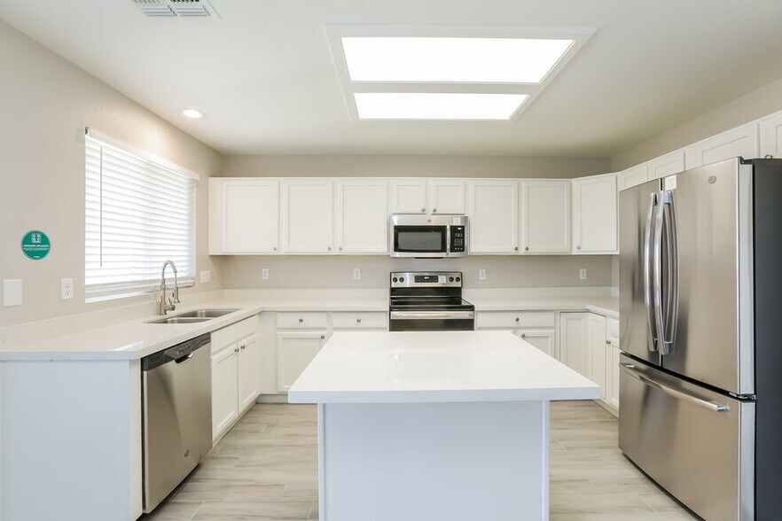 Building Photo - 13042 W Monterey Way