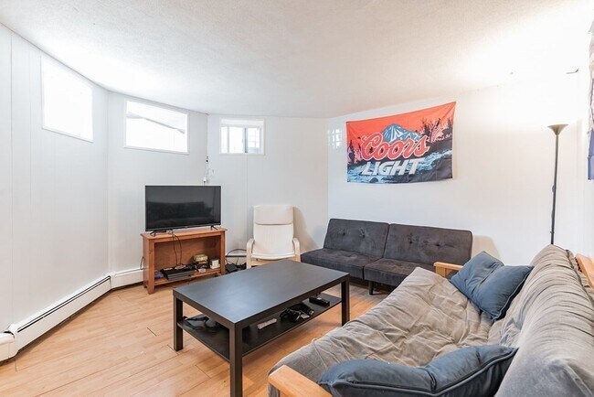 Building Photo - 136 Chiswick Rd