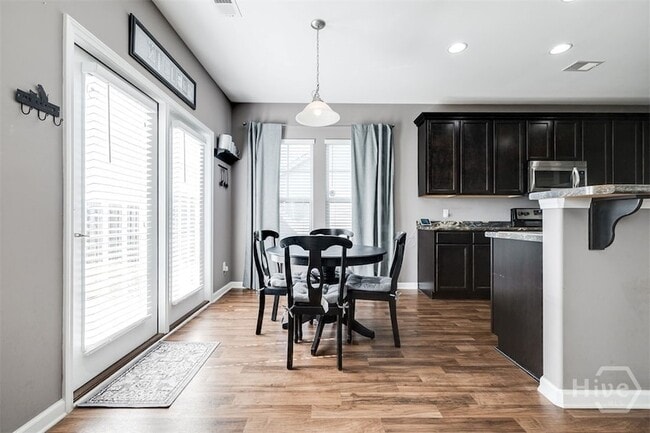 Building Photo - 285 Willow Point Cir