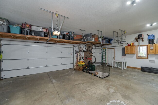 Building Photo - Spacious Home With Finished Basement And 3 Car Garage