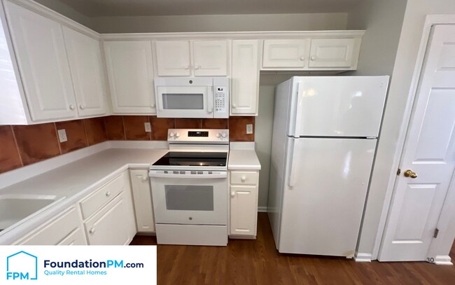 Building Photo - 1066 W Montebello Cir