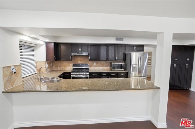 Building Photo - 24124 Mentry Dr