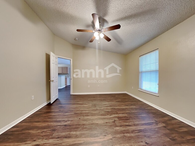 Building Photo - 70 Reeding Ridge Dr W