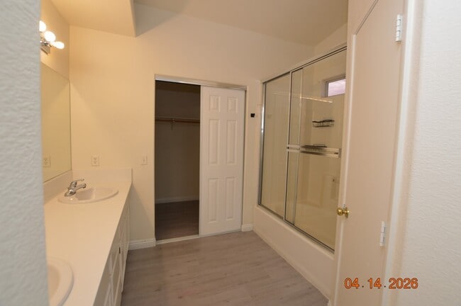 Building Photo - 9330 Cool Creek Ave