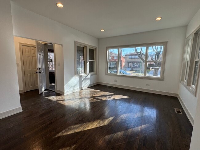 Building Photo - 7812 S Paxton Ave