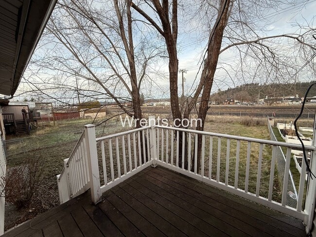 Building Photo - 11923-11925 Railroad Circle