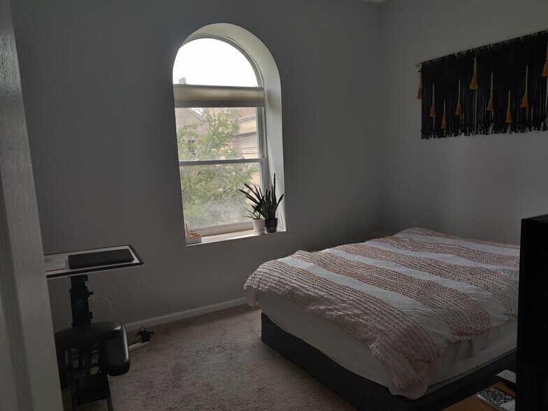 Second bedroom - 1222 E 64th St