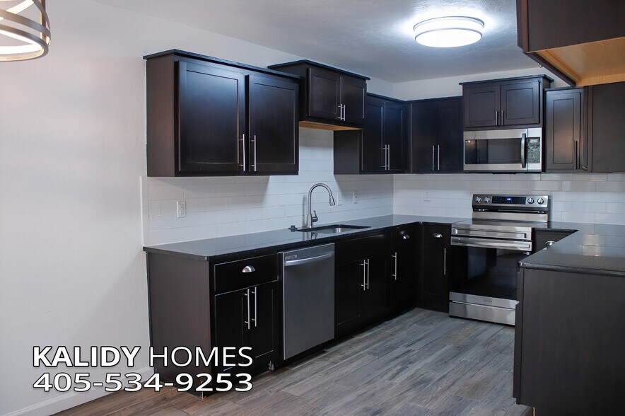 Building Photo - 4116 Overland Dr