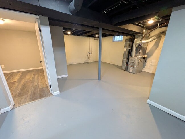 Building Photo - Spacious Royal Oak Bungalow