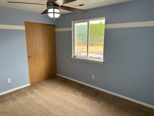 Building Photo - Cozy 3-bedroom rambler in Village Green av...